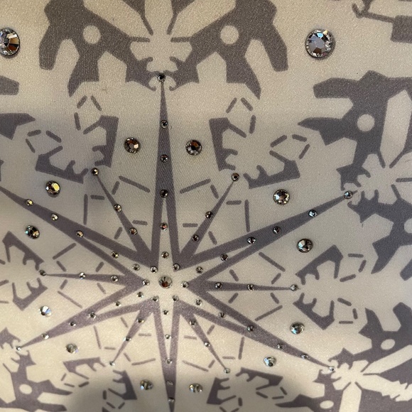 Filos silk snowflake throw pillow